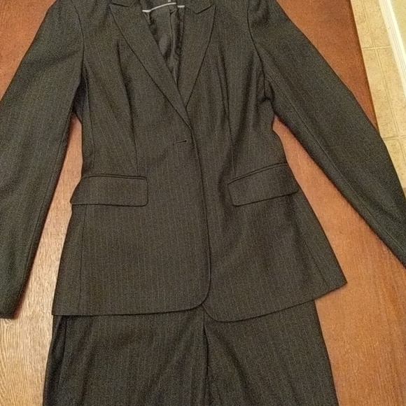 Women's Calvin Klein Suit - Picture 3 of 3